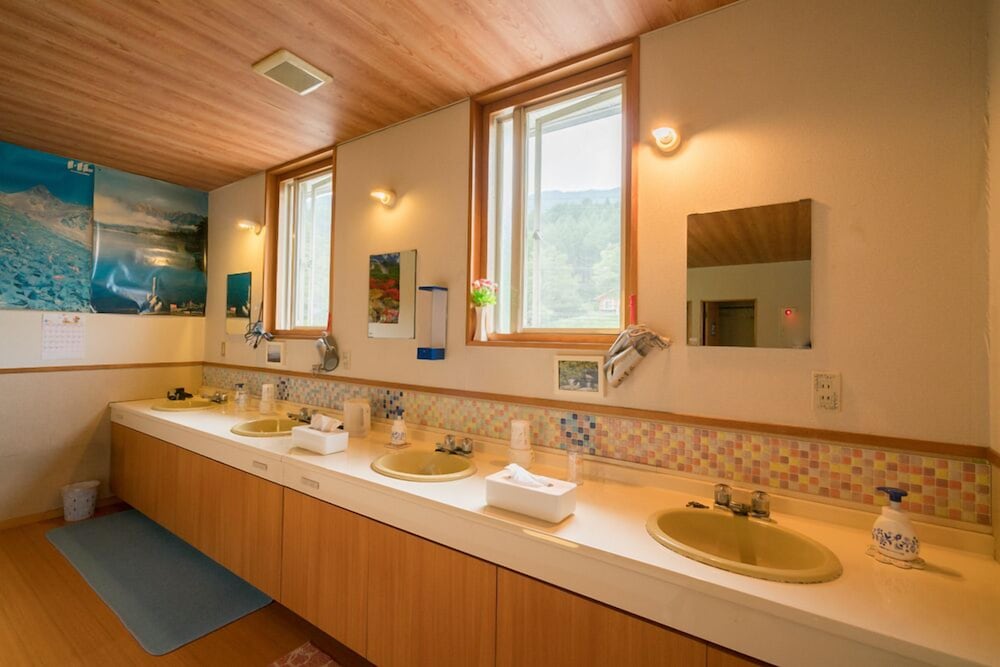 和室 禁煙 共用トイレ 食事なし バスルームのシンク0 | 温泉付きゲストハウス 星空のあかり