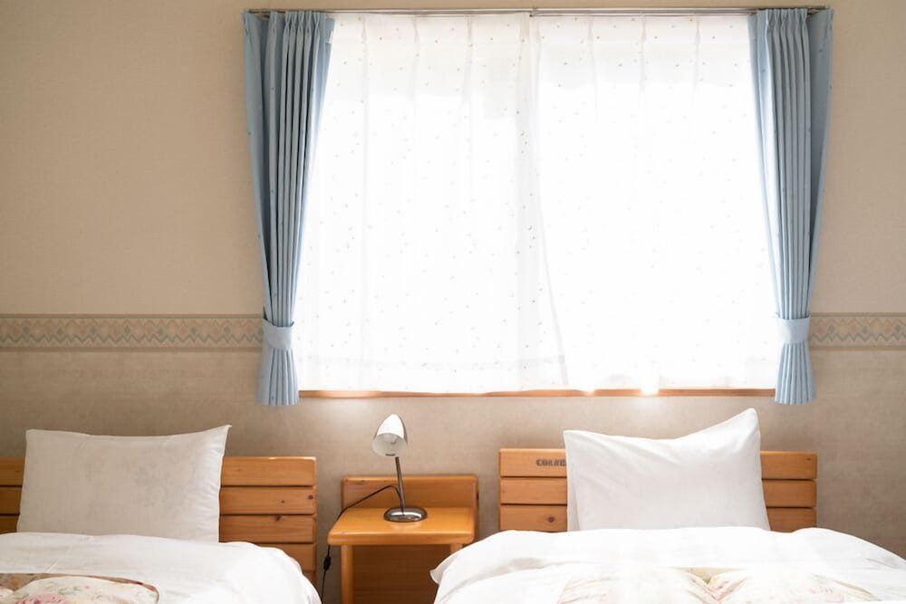 ツインルーム 禁煙 トイレ付き 食事なし 客室1 | 温泉付きゲストハウス 星空のあかり