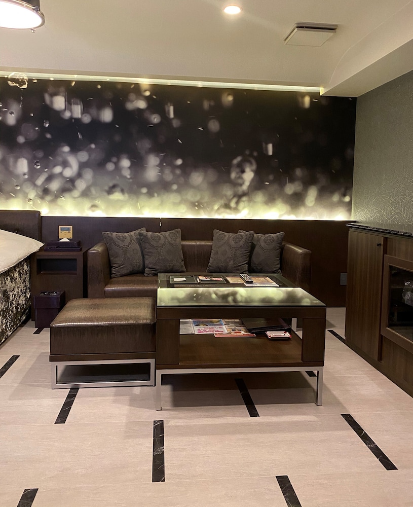 ベーシック ダブルルーム シティビュー リビングルーム0 | ホテル リージェント大高 - アダルトオンリー