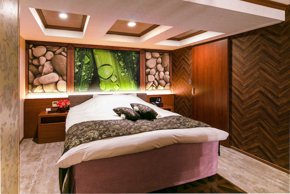 ベーシック ダブルルーム シティビュー 客室11 | ホテル リージェント大高 - アダルトオンリー