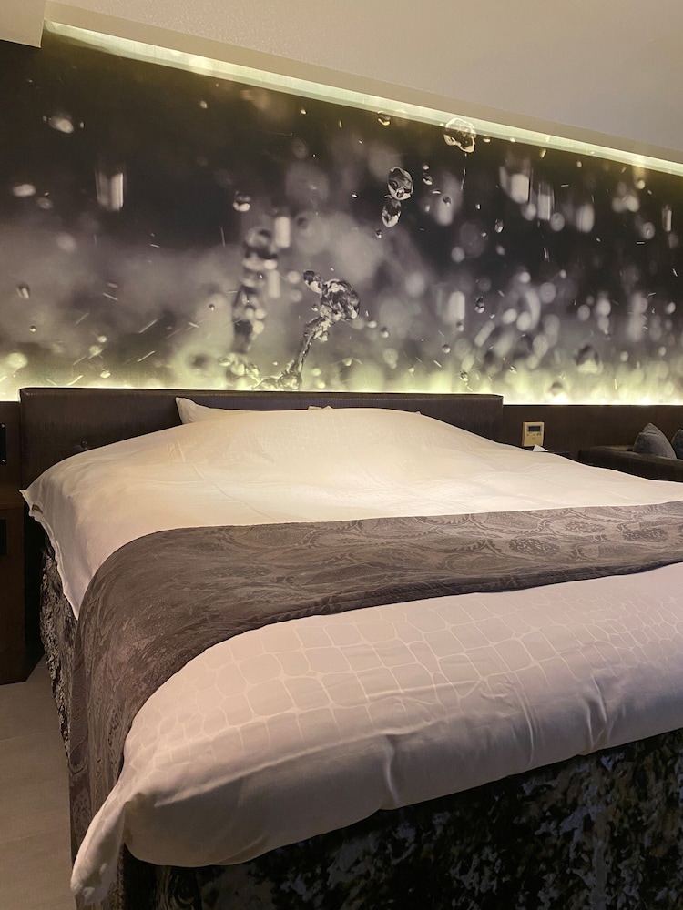 ベーシック ダブルルーム シティビュー 客室3 | ホテル リージェント大高 - アダルトオンリー