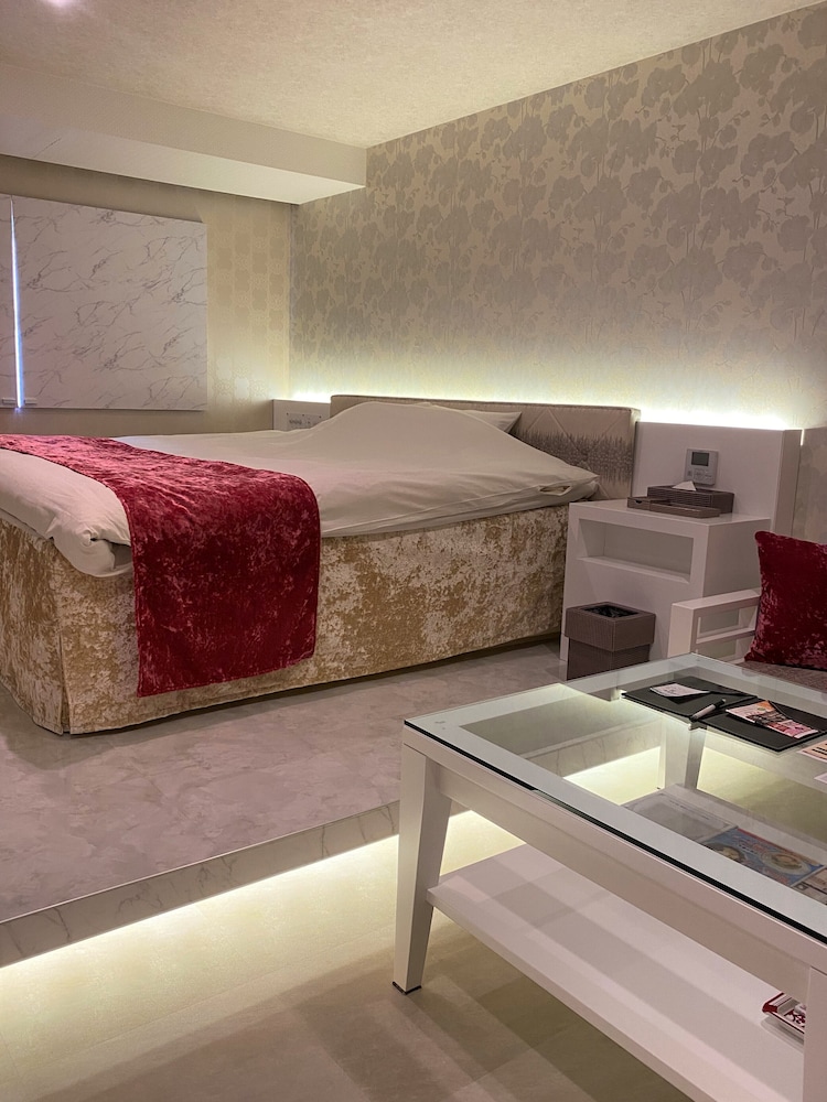 ベーシック ダブルルーム シティビュー リビング エリア0 | ホテル リージェント大高 - アダルトオンリー