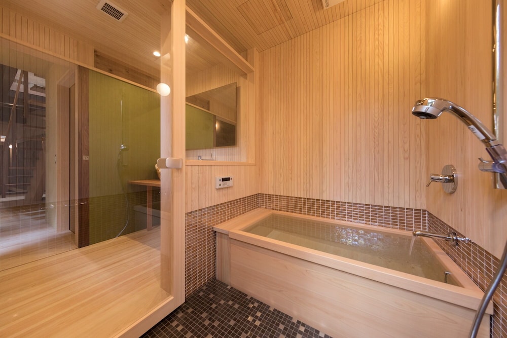 丸屋［MARUYA］1棟貸切【99.9平米・定員5名】 バスルーム0 | HOTEL 講 大津百町