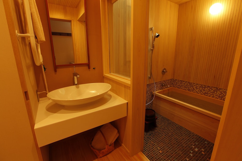 鈴屋 [SUZUYA] 1棟貸切 [75.4平米・定員2名] バスルーム0 | HOTEL 講 大津百町