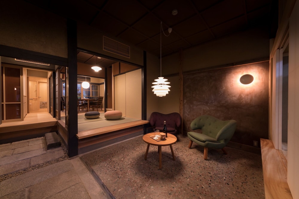 萬屋［YOROZUYA］1棟貸切【91.3平米・定員5名】 | HOTEL 講 大津百町