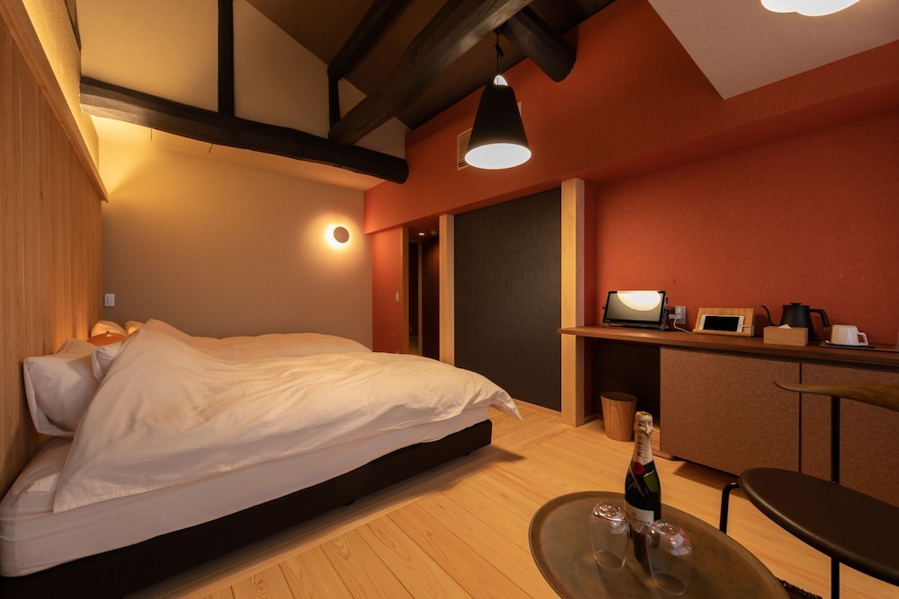 近江屋203［OHMIYA］スーペリアツイン【32.0平米】 客室2 | HOTEL 講 大津百町