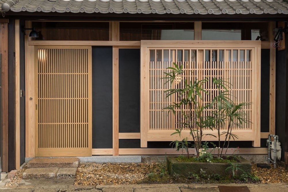 萬屋［YOROZUYA］1棟貸切【91.3平米・定員5名】 客室2 | HOTEL 講 大津百町