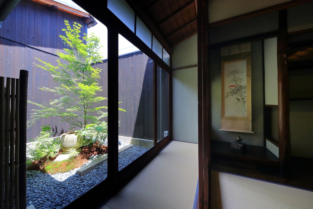 東邸 ２ベッドルーム 部屋からの景観2 | 京のおおぞら褒華