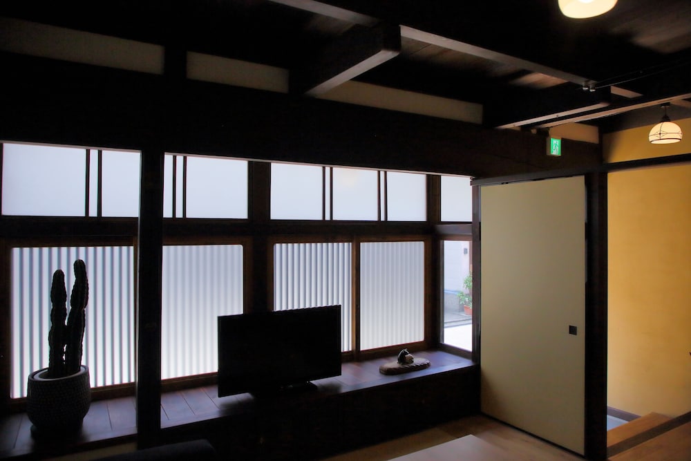 東邸 ２ベッドルーム リビングルーム2 | 京のおおぞら褒華