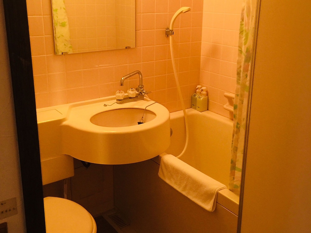 ツインルーム ガーデンビュー バスルーム0 | ホテル白樺湖榮園