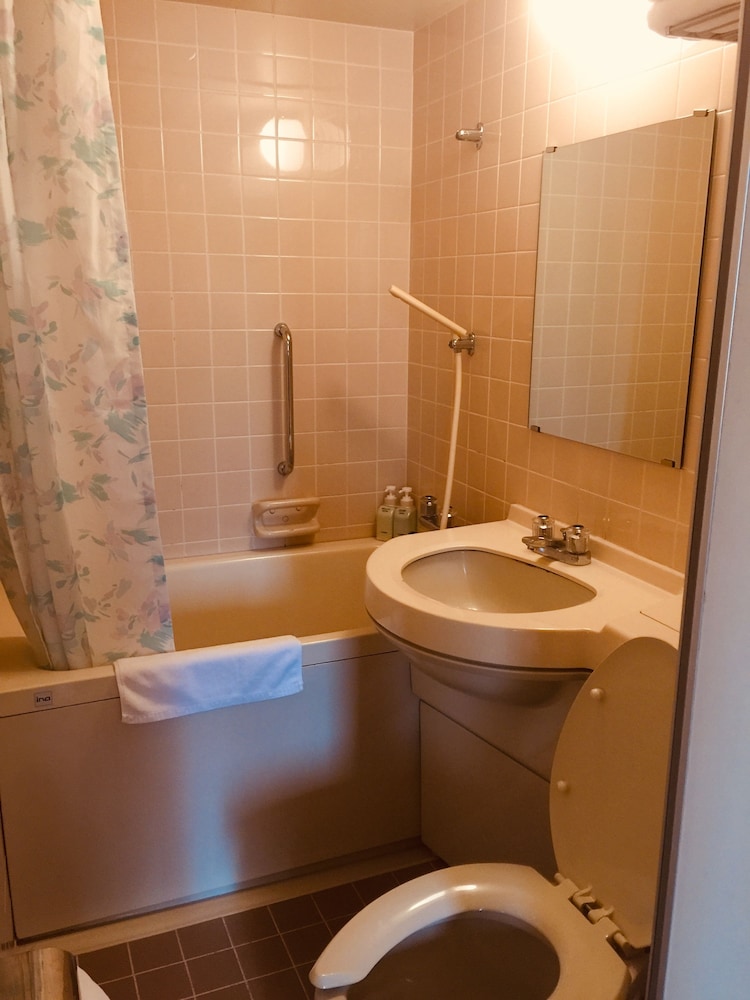 4 人部屋 レイクビュー バスルーム0 | ホテル白樺湖榮園