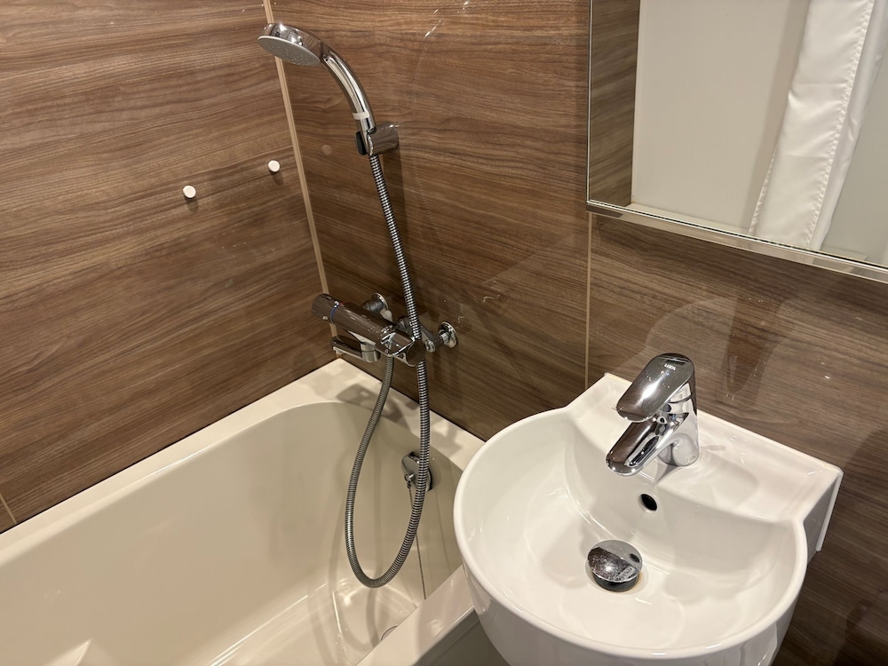 スタンダードツイン 禁煙 バスルーム1 | ザ・ワンファイブ大阪なんば黒門