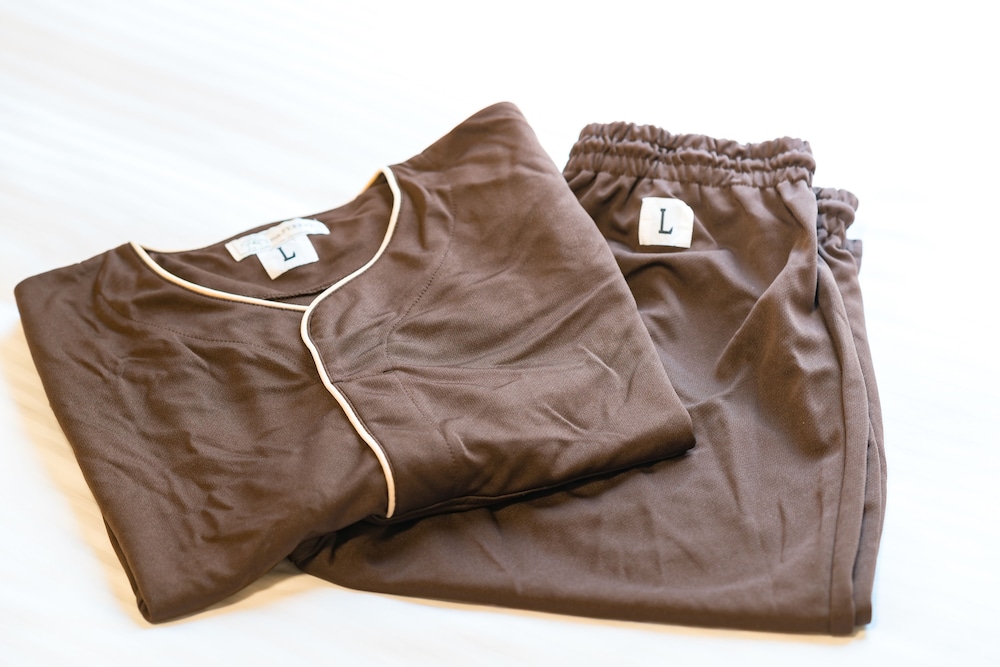 スタンダード ダブルルーム クイーンベッド 1 台 客室3 | たびの ホテル 佐渡