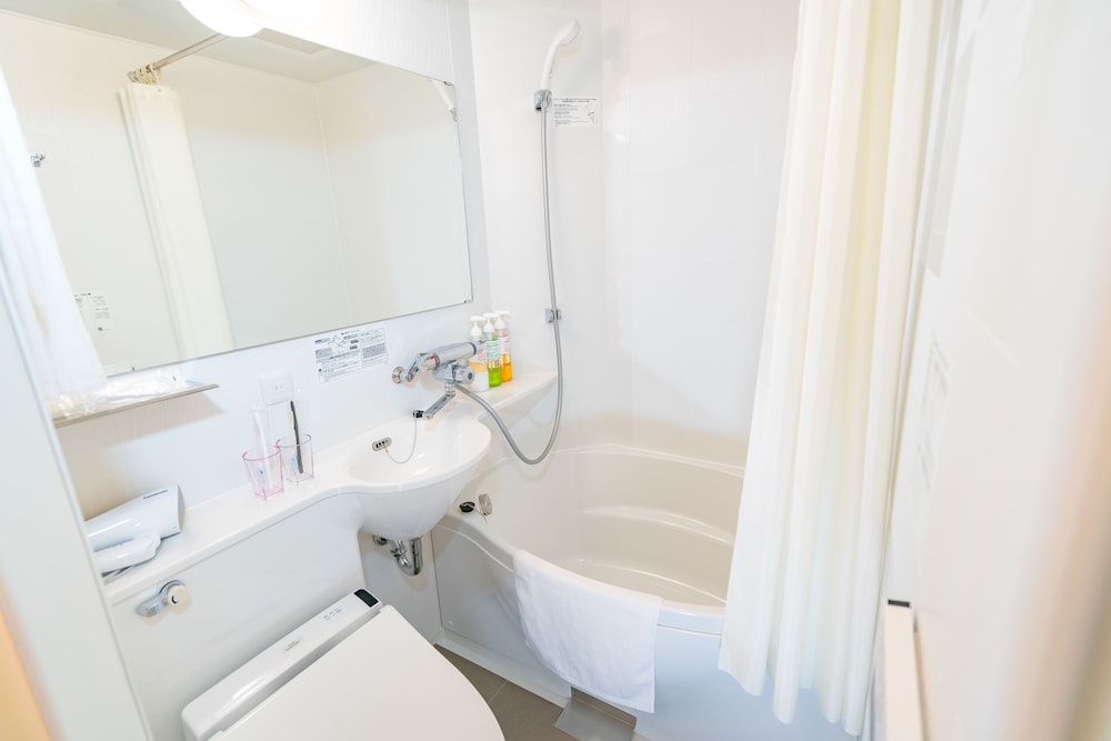 スタンダード ダブルルーム クイーンベッド 1 台 バスルーム0 | たびの ホテル 佐渡