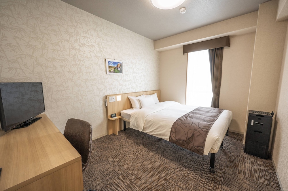スタンダード ダブルルーム クイーンベッド 1 台 | たびの ホテル 佐渡