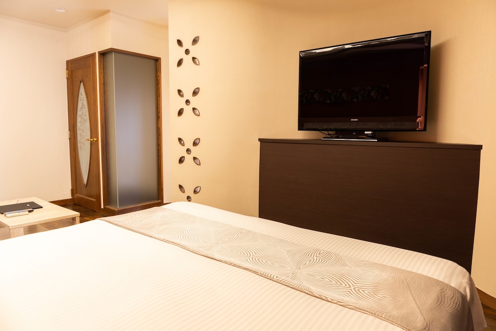 エコノミー ダブルルーム 禁煙 客室2 | 波の上クリスタルホテル