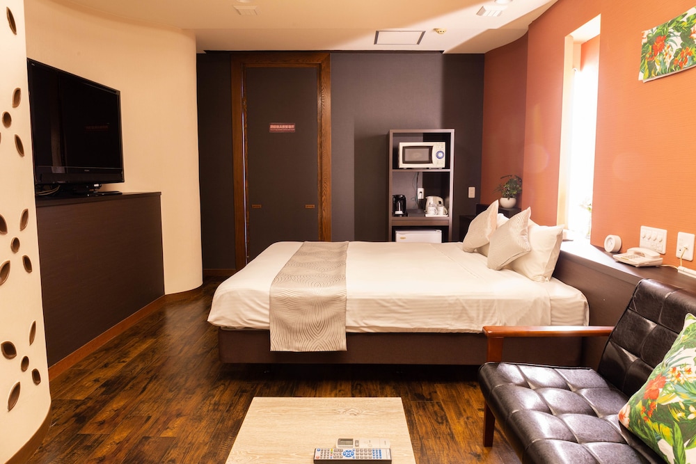 エコノミー ダブルルーム 禁煙 | 波の上クリスタルホテル