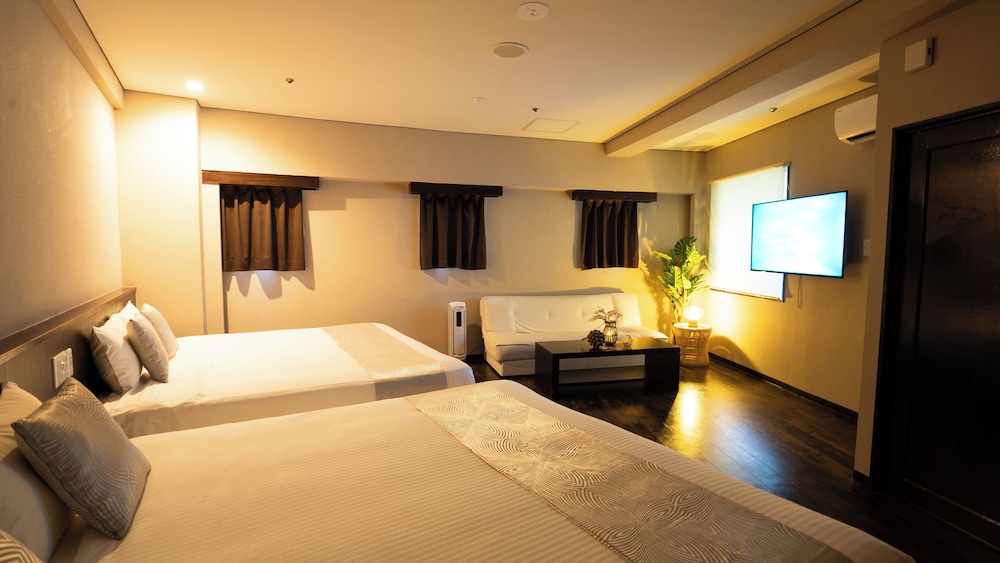 デラックス ツインルーム 禁煙 | ライカムクリスタルホテル