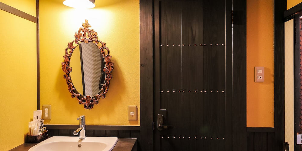 ダブルルーム バスルームのシンク1 | 田の屋