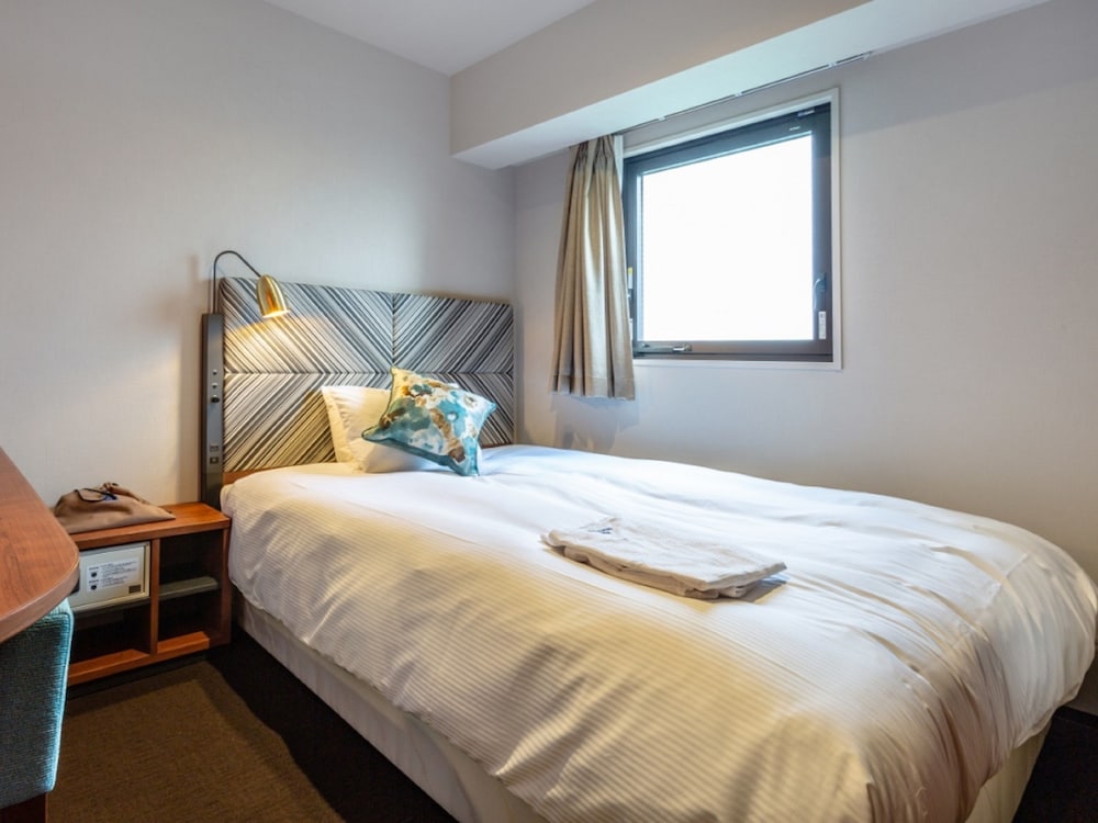 コンフォート ダブルルーム ダブルベッド 1 台 喫煙可 (2名利用) | 名鉄イン名古屋金山アネックス