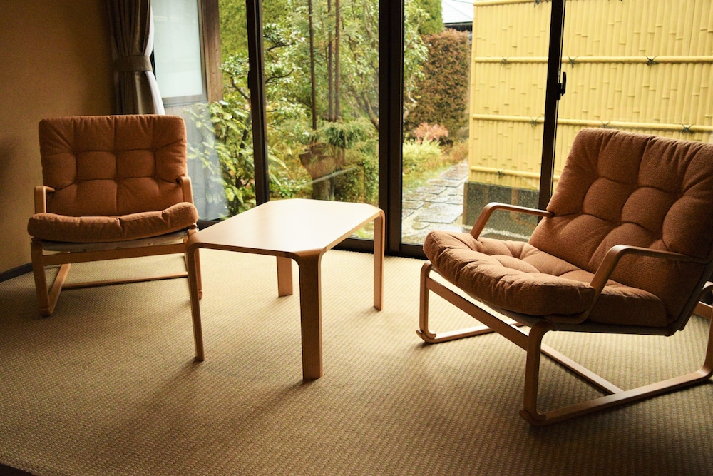 山吹の間 (京間8畳＋3畳) 客室2 | 京都大原の料理旅館 芹生