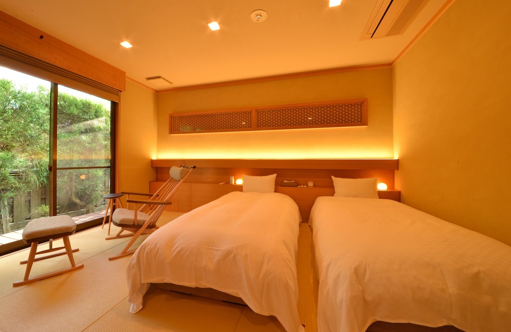 露天風呂付特別室「桜の間」 客室3 | 京都大原の料理旅館 芹生