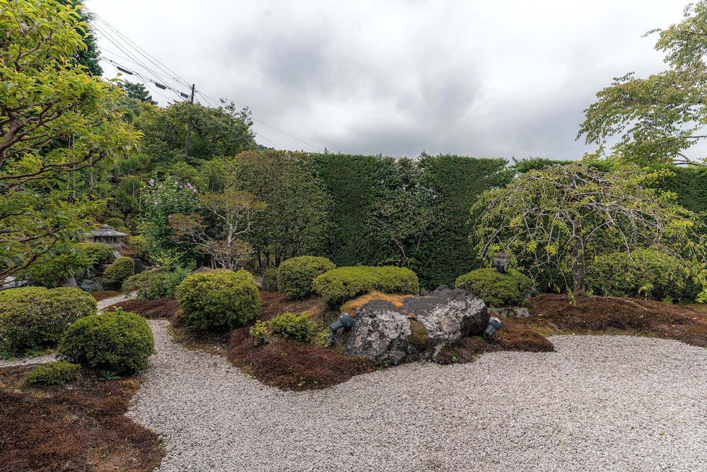 藤の間 ガーデン ビュー1 | 京都大原の料理旅館 芹生