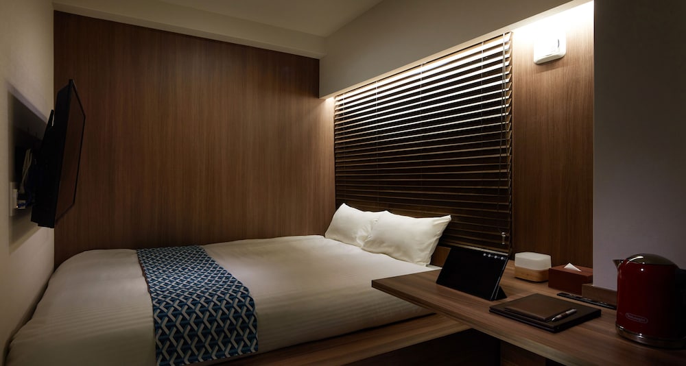 スタンダード ダブルルーム ダブルベッド 1 台 禁煙 客室2 | ホテル アマネク 浅草駅前