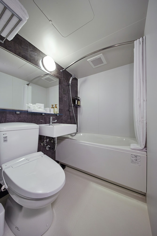 スタンダード ツインルーム シングルベッド 2 台 禁煙 バスルーム0 | ホテル アマネク 浅草駅前