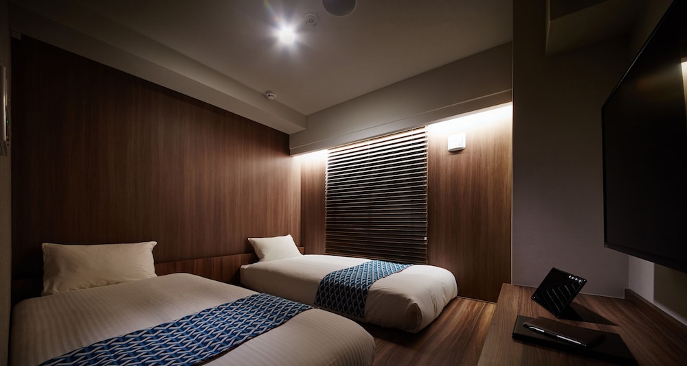 スタンダード ツインルーム シングルベッド 2 台 禁煙 客室1 | ホテル アマネク 浅草駅前