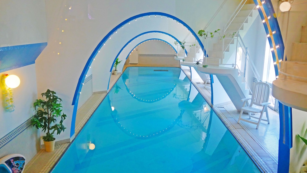 屋内 / 屋外プール1 | コーラルガーデン セブン プールス