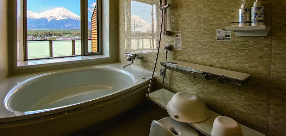 特別室 デラックスツインルーム - 富士山側 テラス付き, 角部屋 (34.33平米) バスルーム1 | 登り坂ホテル