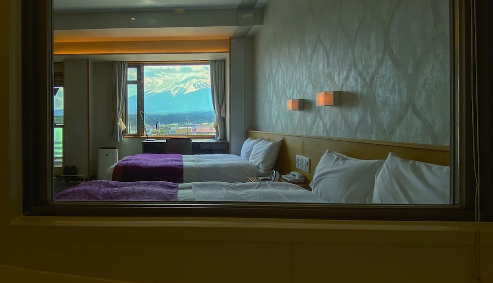 特別室 デラックス ツインルーム 2 ベッドルーム 富士山側 テラス付き, 最上階(34.23平米) 客室1 | 登り坂ホテル