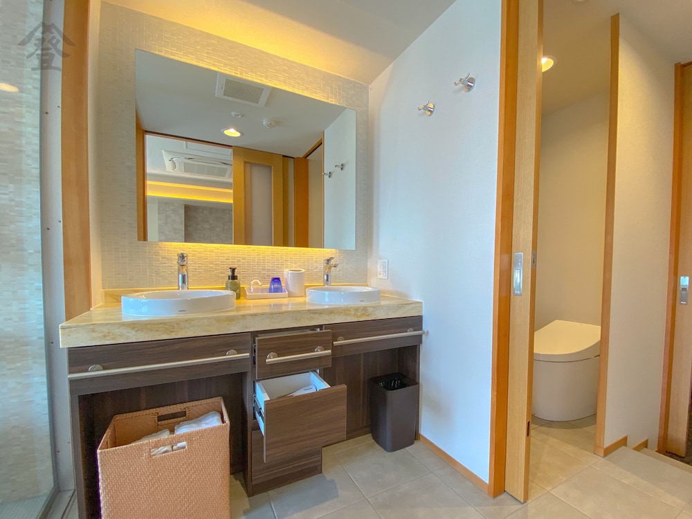 特別室 デラックスツインルーム - 富士山側 テラス付き, 角部屋 (34.33平米) バスルーム0 | 登り坂ホテル