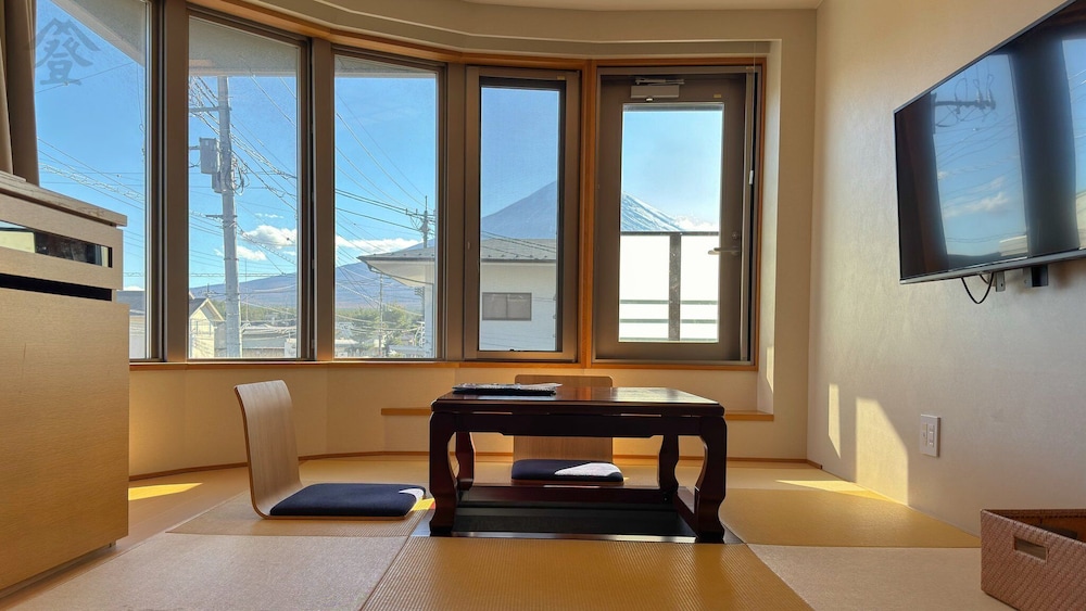 特別室 デラックスツインルーム - 富士山側 テラス付き, 角部屋, 2nd Floor (34.33平米) 客室1 | 登り坂ホテル