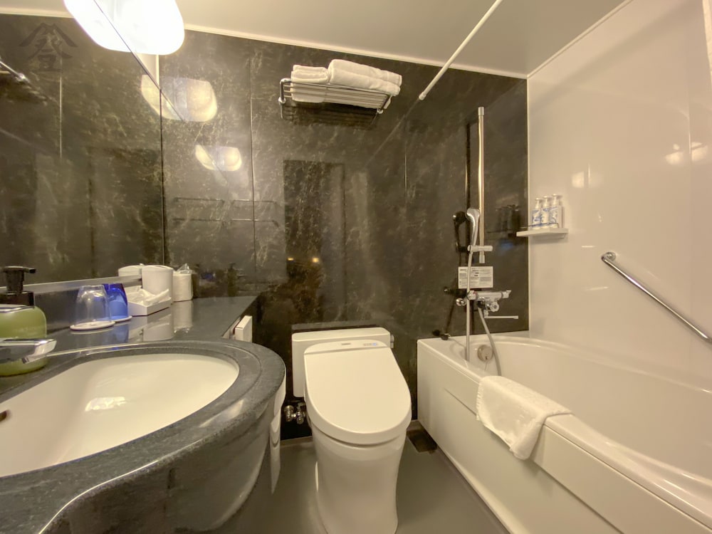 特別室 デラックスツインルーム - 富士山側 テラス付き, 2nd Floor (25.64平米) バスルーム0 | 登り坂ホテル