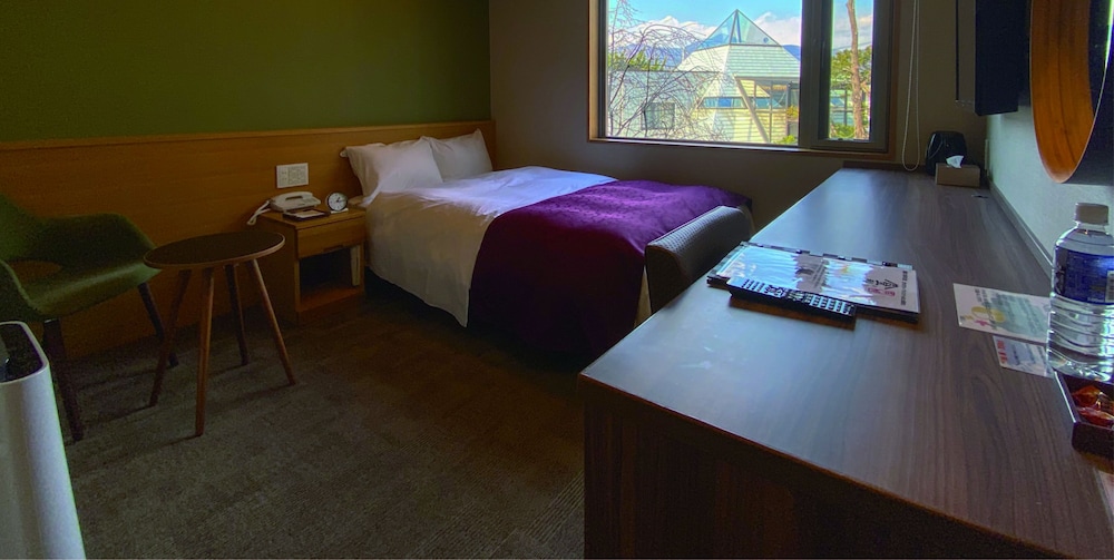 Semi-double room 客室1 | 登り坂ホテル