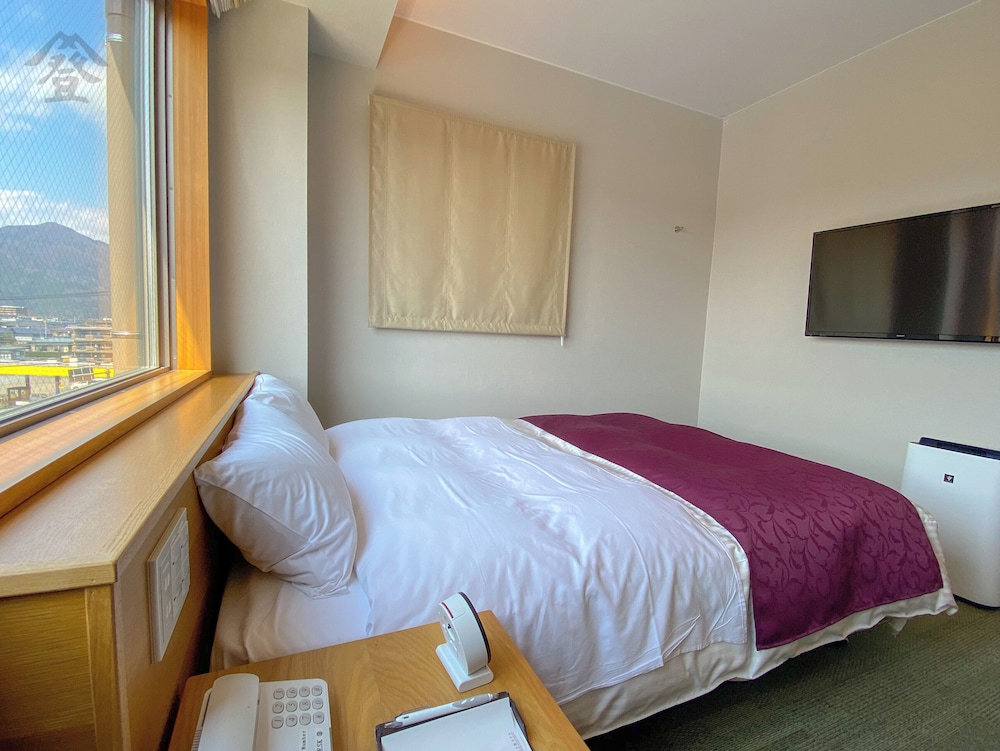 Standard double room (corner room) | 登り坂ホテル