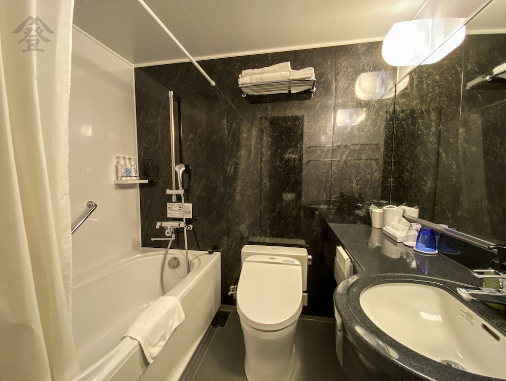 エコノミー ダブルルーム ダブルベッド 1 台 バスルーム0 | 登り坂ホテル