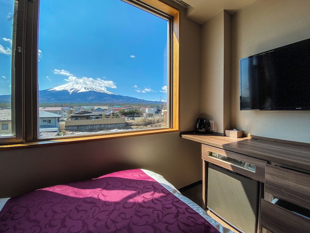 Semi-double room - 3rd floor, Mt. Fuji side 客室2 | 登り坂ホテル