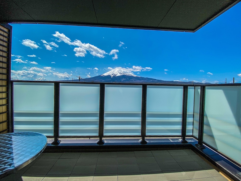 特別室 デラックスツインルーム - 富士山側 テラス付き (25.64平米) バルコニーからの眺望0 | 登り坂ホテル