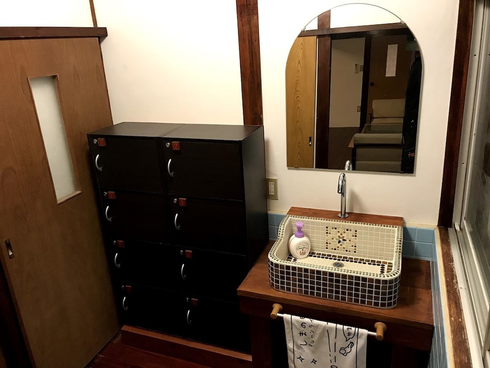 スタンダード 共同ドミトリー 女性限定 禁煙 海側 客室1 | ゲストハウス和茶美