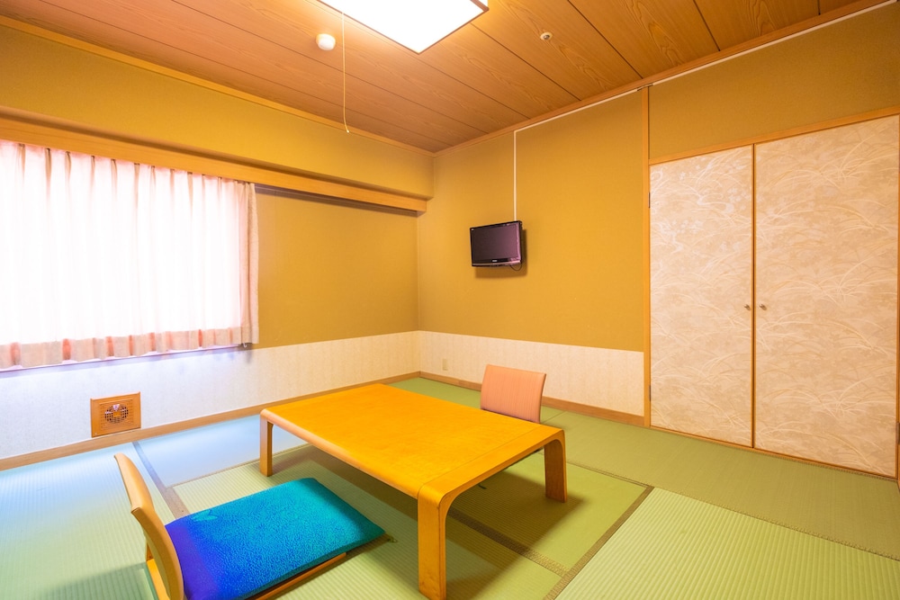 トラディショナル 4 人部屋 喫煙可 | 土佐御苑