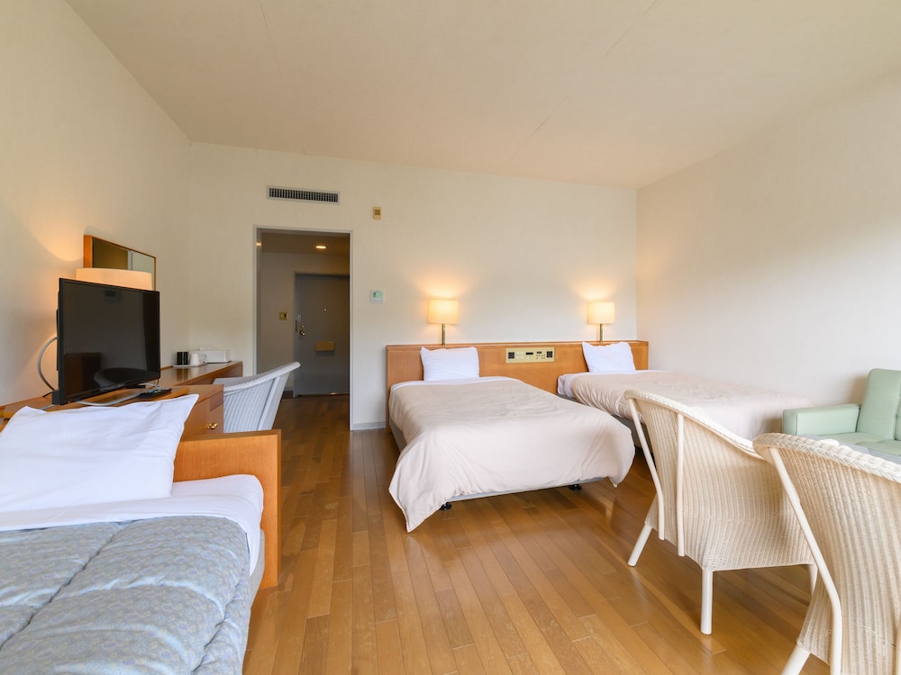 ファミリー トリプルルーム 客室4 | Tabist ヴィラダイオーリゾート 伊勢志摩