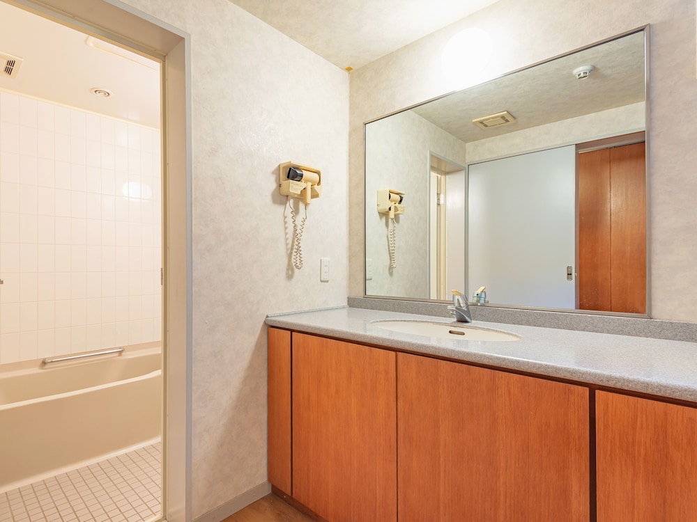 ファミリー トリプルルーム バスルーム1 | Tabist ヴィラダイオーリゾート 伊勢志摩