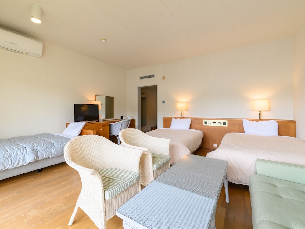 ファミリー トリプルルーム 客室3 | Tabist ヴィラダイオーリゾート 伊勢志摩