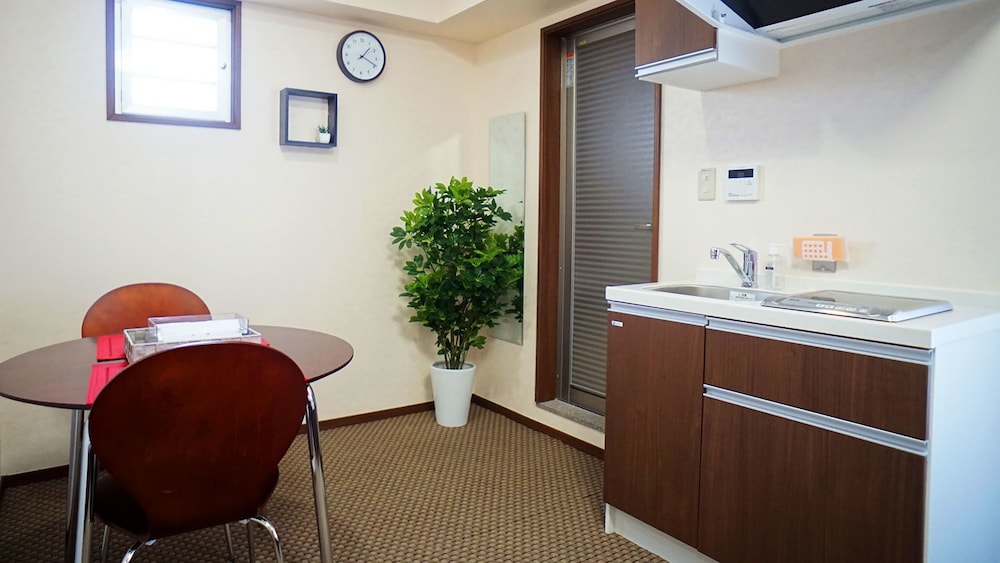 ベーシック 4 人部屋 専用簡易キッチン1 | ホテルフロムオキナワ