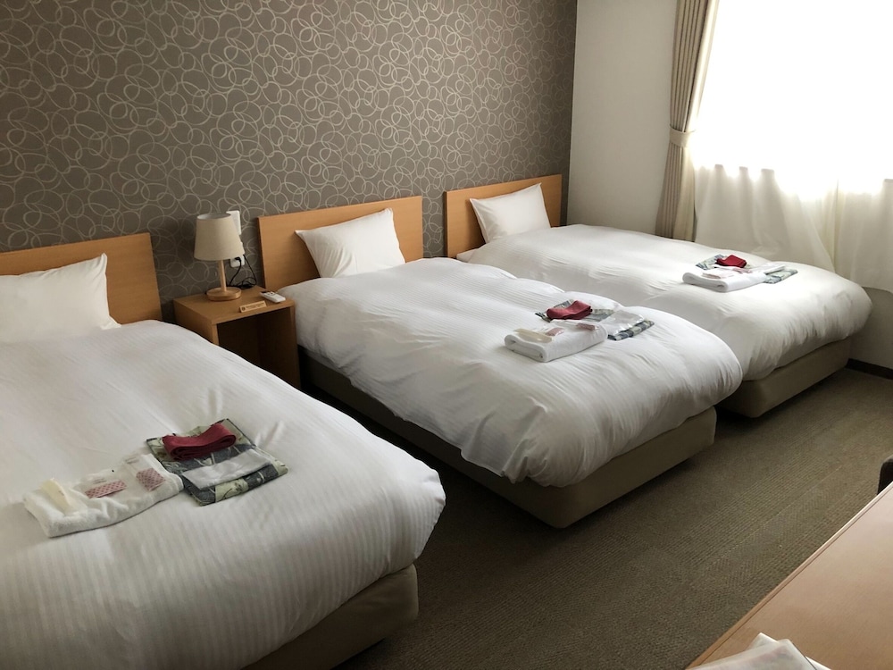 ベーシック トリプルルーム シングルベッド 3 台 | SUN PLAZA HOTEL 富士山中湖