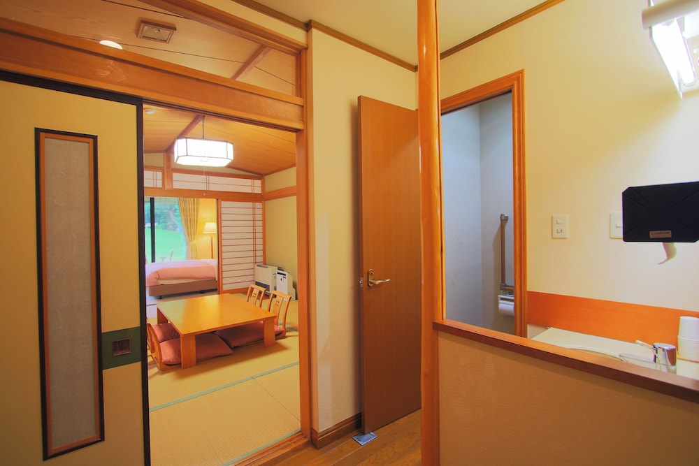 デラックスファミリールーム (102) 客室1 | 旅籠椿屋