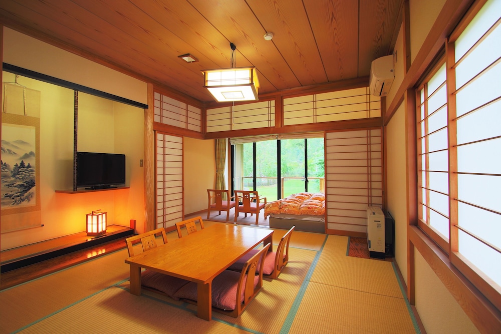 デラックスファミリールーム (204) | 旅籠椿屋